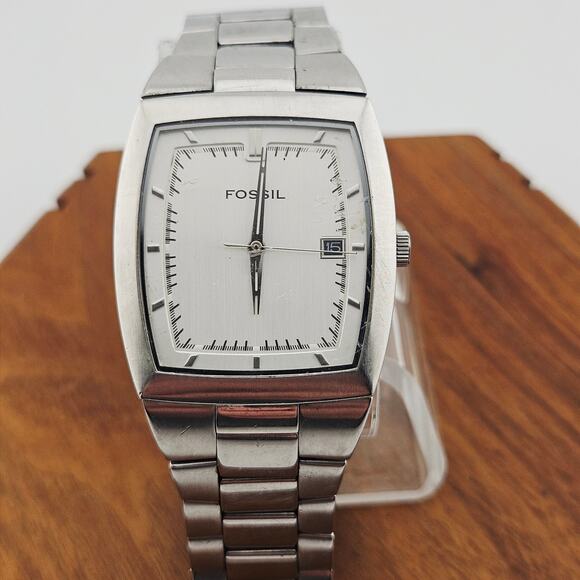 Fossil Women's Silver Tone Arikitekt Watch Calendar Dial Wide Band FS-4025 - Picture 1 of 7